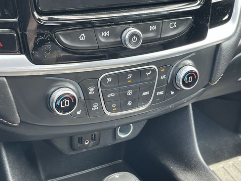 Used 2019 Chevrolet Traverse LT w/ LT Premium Package AWD/4WD image 34