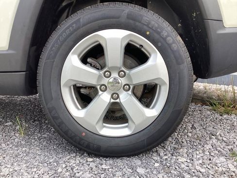 Used 2019 Jeep Compass Latitude w/ Cold Weather Group image 8