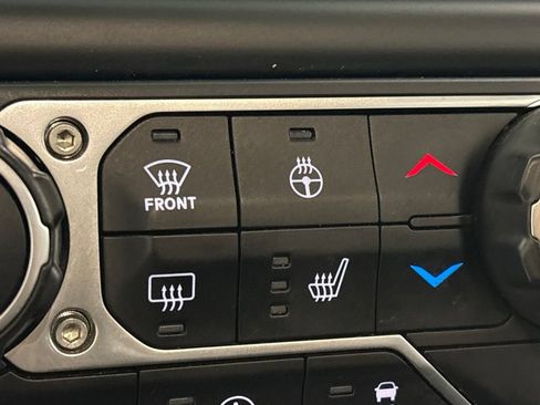Used 2020 Jeep Wrangler Unlimited Sahara w/ Dual Top Group AWD/4WD image 24