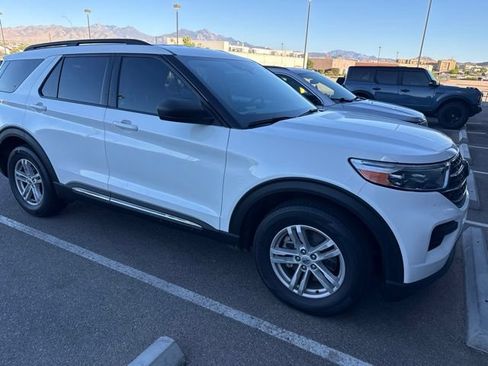 Used 2024 Ford Explorer XLT RWD image 1