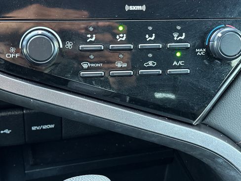 Certified 2020 Toyota Camry LE image 24