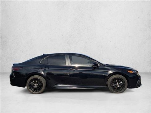 Used 2022 Toyota Camry SE image 4
