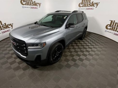 Used 2023 GMC Acadia SLE w/ Driver Convenience Package image 4