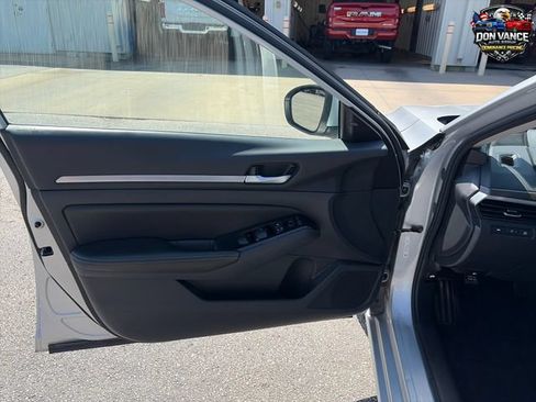 Used 2023 Nissan Altima 2.5 SV FWD image 10