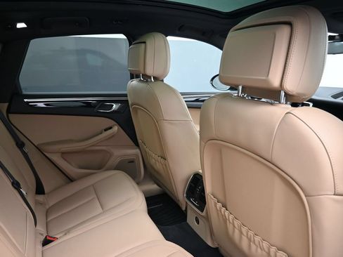 Certified 2026 Porsche Macan AWD/4WD image 7