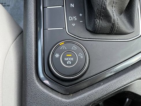 Used 2019 Volkswagen Tiguan SEL AWD/4WD image 15