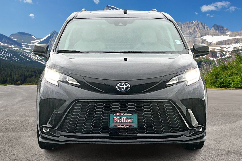 Used 2025 Toyota Sienna XSE AWD/4WD image 3