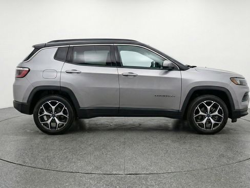 Used 2025 Jeep Compass Limited AWD/4WD image 9