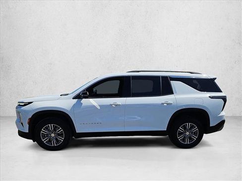 Used 2026 Chevrolet Traverse LT w/ Driver Confidence Package FWD image 9