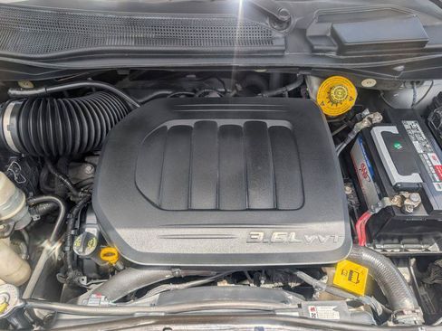 Used 2019 Dodge Grand Caravan SXT FWD image 17