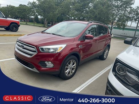 Used 2018 Ford Escape SE w/ SE Sync 3 Package AWD/4WD image 1