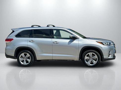 Used 2018 Toyota Highlander Limited FWD image 4