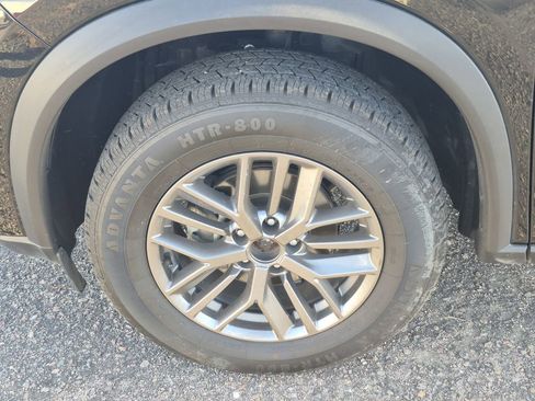 Used 2023 Nissan Rogue S image 18