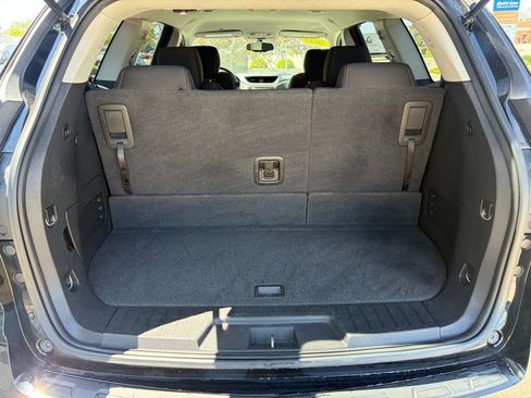 Used 2017 Chevrolet Traverse LT w/ Style and Technology Package FWD image 19