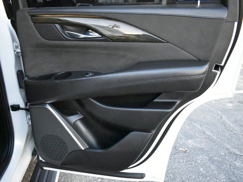 Used 2018 Cadillac Escalade Platinum image 31