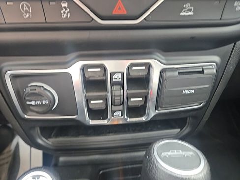 Used 2021 Jeep Gladiator Willys image 21