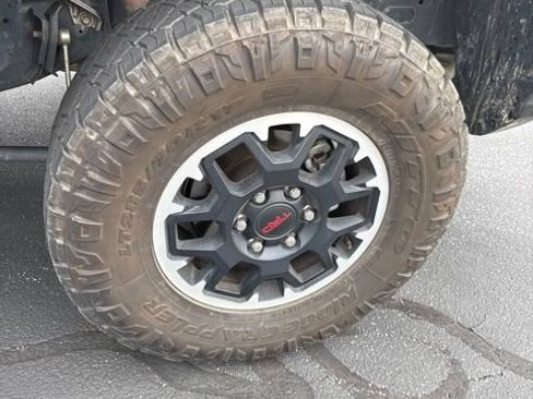 Used 2025 Toyota Tacoma TRD Off-Road AWD/4WD image 14