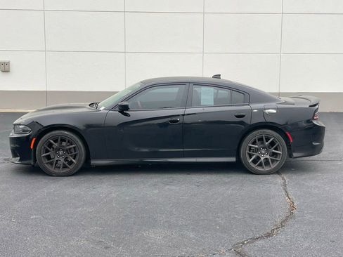 Used 2017 Dodge Charger R/T image 2