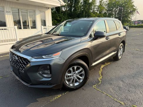 Used 2020 Hyundai Santa Fe SE image 2