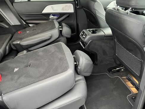 Used 2025 Mercedes-Benz GLS 450 4MATIC image 26