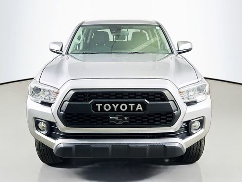 Used 2023 Toyota Tacoma SR5 w/ Technology Package image 2