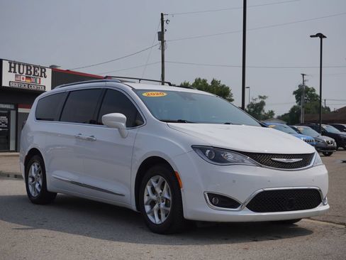 Used 2020 Chrysler Pacifica Touring-L Plus w/ Tire & Wheel Group FWD image 9