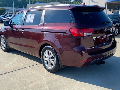 Used 2017 Kia Sedona LX w/ LX Essentials Premium Package FWD image 6