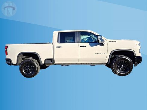 Used 2026 Chevrolet Silverado 2500 ZR2 w/ LPO, Dark Essentials Package image 9