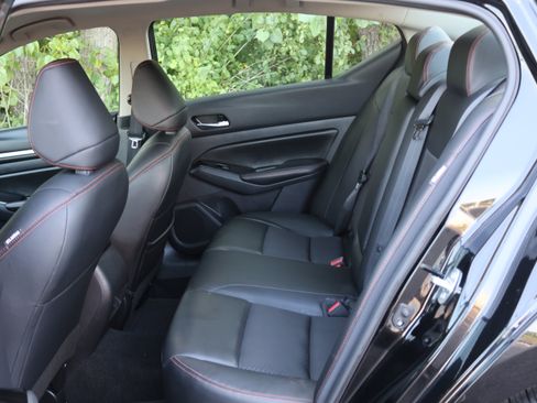 Used 2024 Nissan Altima 2.5 SR FWD image 15