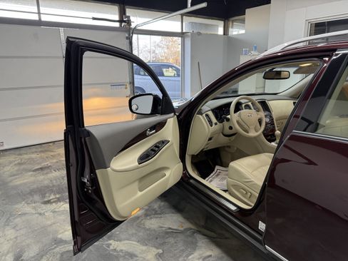 Used 2015 INFINITI QX50 Journey w/ Premium Package image 9