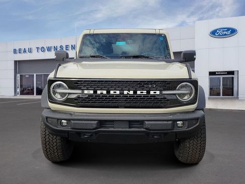 New 2025 Ford Bronco Outer Banks w/ Sasquatch Package image 2