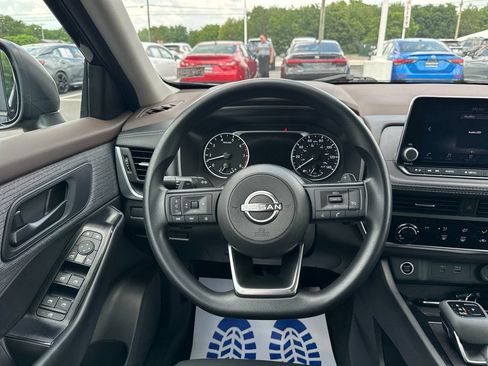Used 2023 Nissan Rogue S AWD/4WD image 18