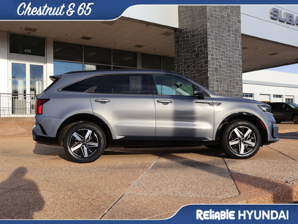 Used 2023 Kia Sorento S w/ Panoramic Sunroof Package FWD image 7