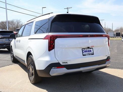 New 2026 Kia Carnival EX FWD image 5