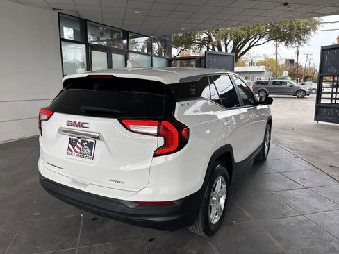Used 2024 GMC Terrain SLE image 25