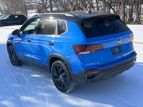 Certified 2024 Volkswagen Taos SE image 8