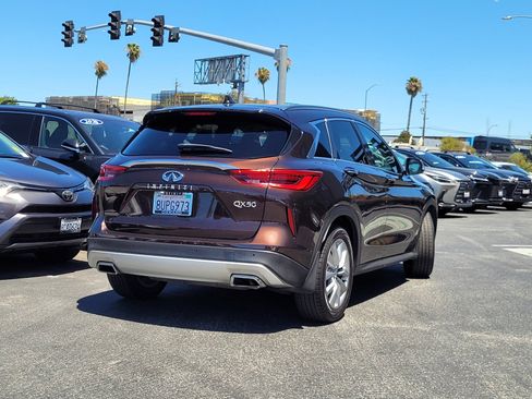 Used 2020 INFINITI QX50 Luxe w/ Navigation Package FWD image 4