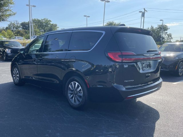 Used 2023 Chrysler Pacifica Touring-L FWD image 5