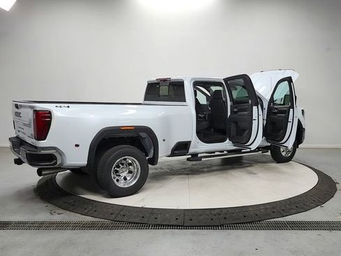 New 2026 GMC Sierra 3500 SLT w/ SLT Convenience Package AWD/4WD image 15