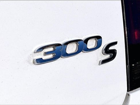 Used 2019 Chrysler 300 S image 9