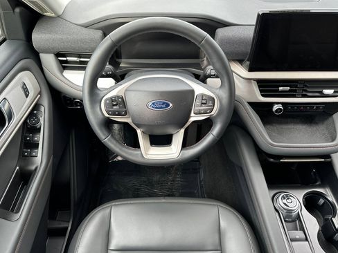 Used 2025 Ford Explorer Active w/ Active Comfort Package image 14