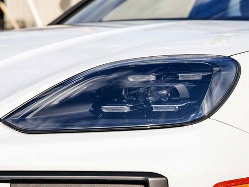 Used 2024 Porsche Cayenne image 7