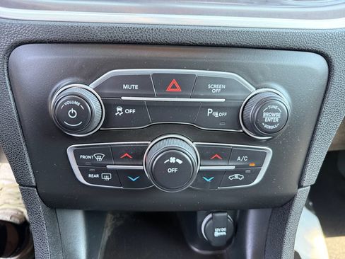 Used 2022 Dodge Charger SXT w/ Blacktop Package RWD image 31