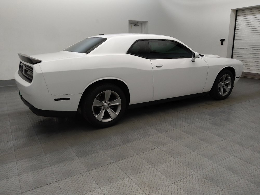 Used 2016 Dodge Challenger SXT RWD image 10