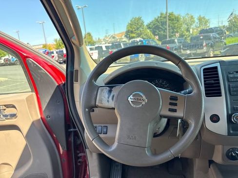 Used 2009 Nissan Frontier SE w/ SE Value Truck Pkg AWD/4WD image 15
