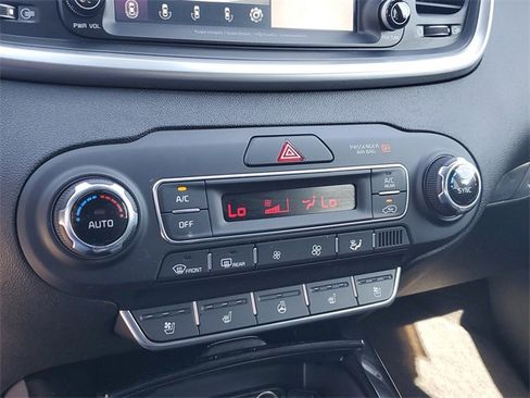 Used 2019 Kia Sorento SX image 28