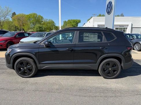 New 2026 Volkswagen Taos SE AWD/4WD image 2