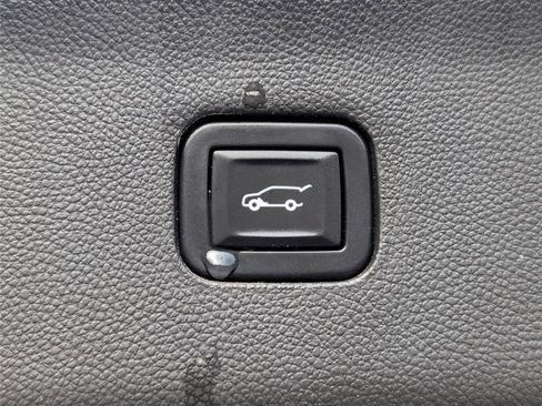 Used 2020 Buick Enclave Essence image 10