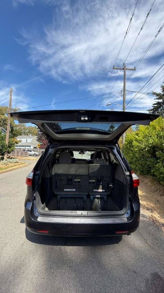 Used 2018 Toyota Sienna LE FWD image 17