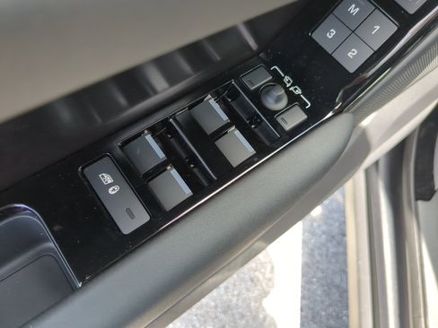 New 2026 Land Rover Range Rover Velar Dynamic SE image 16